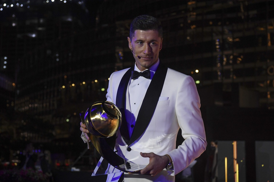 Ronaldo nhường Lewandowski giành giải Cầu thủ xuất sắc nhất năm 2020? - 2 Ronaldo nhường Lewandowski giành giải Cầu thủ xuất sắc nhất năm 2020? - 2