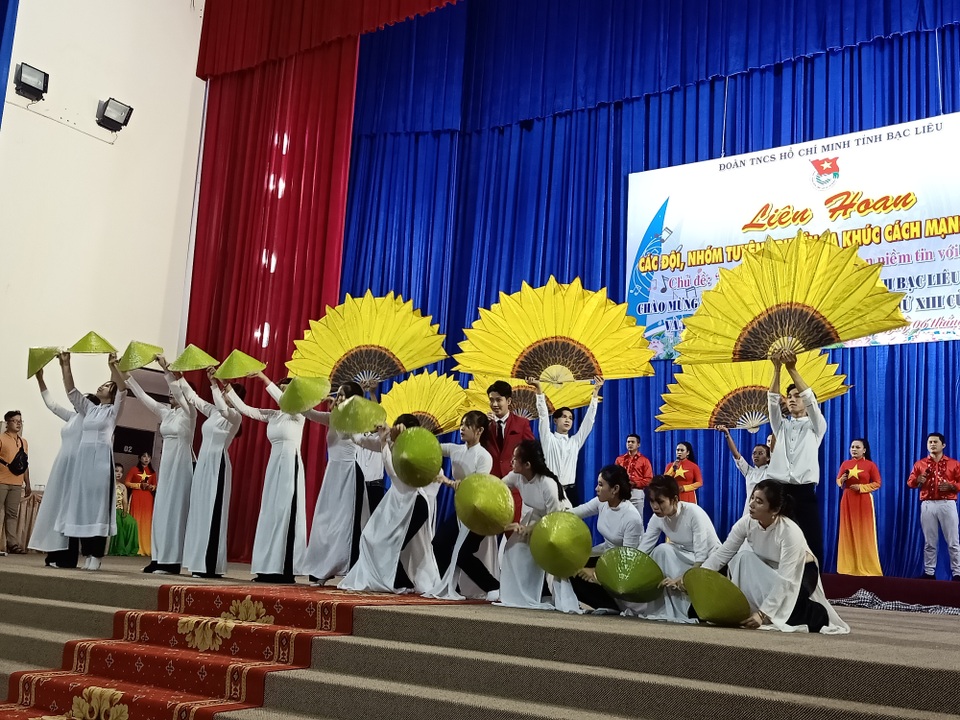 Tuổi trẻ Bạc Liêu sôi nổi liên hoan tuyên truyền ca khúc cách mạng - 3 Tuổi trẻ Bạc Liêu sôi nổi liên hoan tuyên truyền ca khúc cách mạng - 3