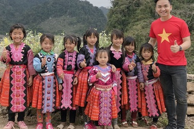 Nghệ sĩ Việt đang hừng hực hướng về đội U23 Việt Nam trước giờ G