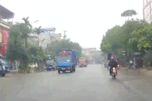 Không phải ai cũng may mắn như bé gái này