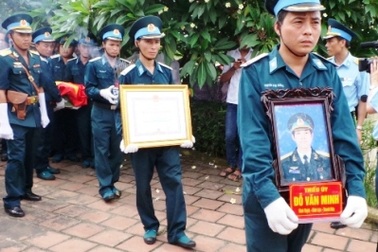 Vụ máy bay rơi: Đón người lính trở về!