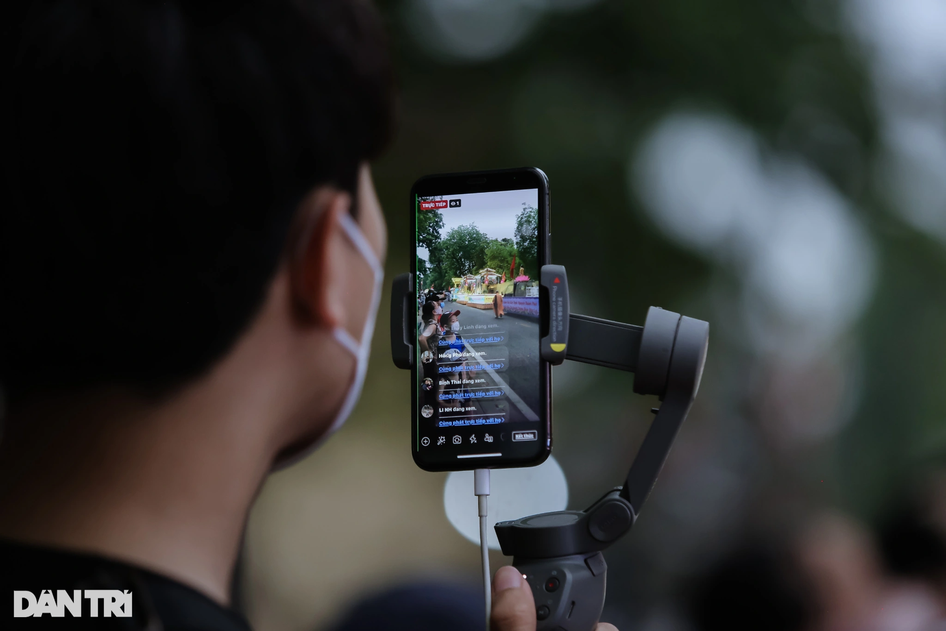 Đội mưa dự lễ rước Phật ở Cố đô Huế - 10 Đội mưa dự lễ rước Phật ở Cố đô Huế - 10