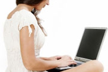 “Sự hiện đại không nằm ở chiếc áo hở vai hở ngực” 