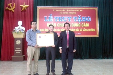 Truy tặng Huân chương dũng cảm cho PGĐ Sở bị lũ cuốn