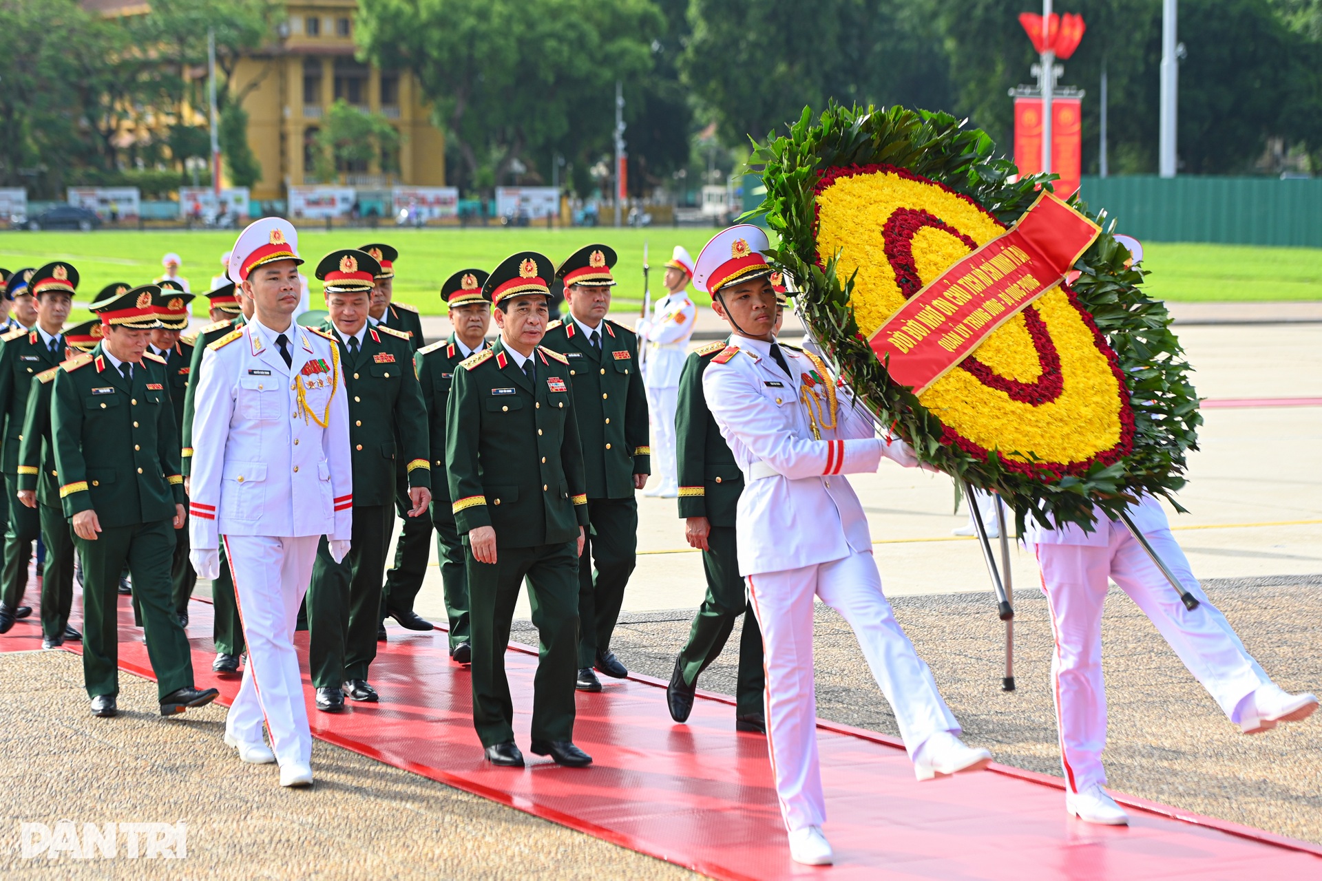 Lãnh đạo Đảng, Nhà nước đặt vòng hoa, viếng Lăng Chủ tịch Hồ Chí Minh - 4 Lãnh đạo Đảng, Nhà nước đặt vòng hoa, viếng Lăng Chủ tịch Hồ Chí Minh - 4