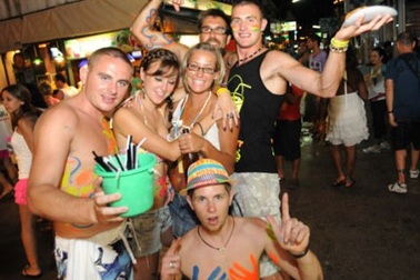 Giới trẻ Anh đua nhau “trốn” sang Thái Lan xả stress