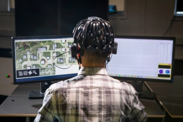 Sử dụng sóng não của các game thủ giỏi nhất thế giới để tạo vũ khí