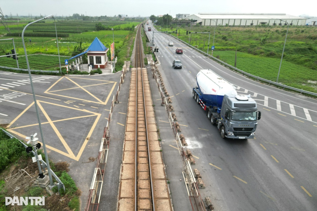 Tuyến đường 560 tỷ đồng ở Ninh Bình bị đứt đoạn vì rào chắn - 2 Tuyến đường 560 tỷ đồng ở Ninh Bình bị đứt đoạn vì rào chắn - 2
