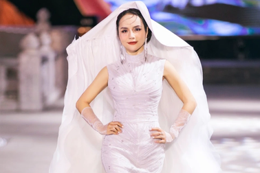 Hoa khôi Trà My gây chú ý trên sàn diễn thời trang