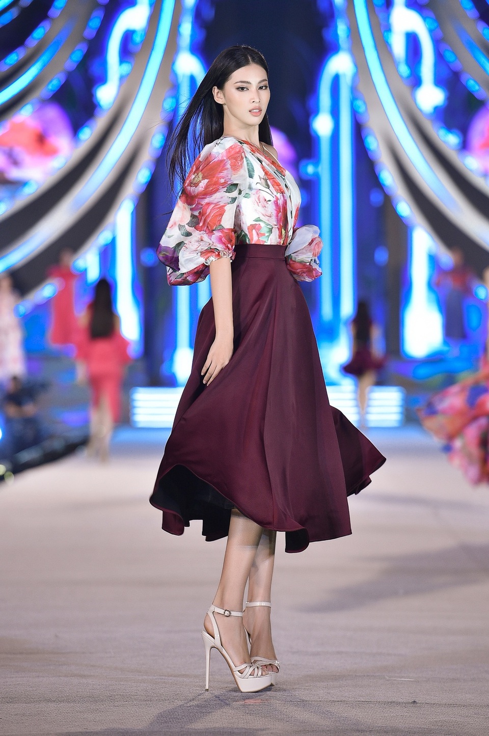 Soi nhan sắc Top 5 Người đẹp thời trang - 7 Soi nhan sắc Top 5 Người đẹp thời trang - 7