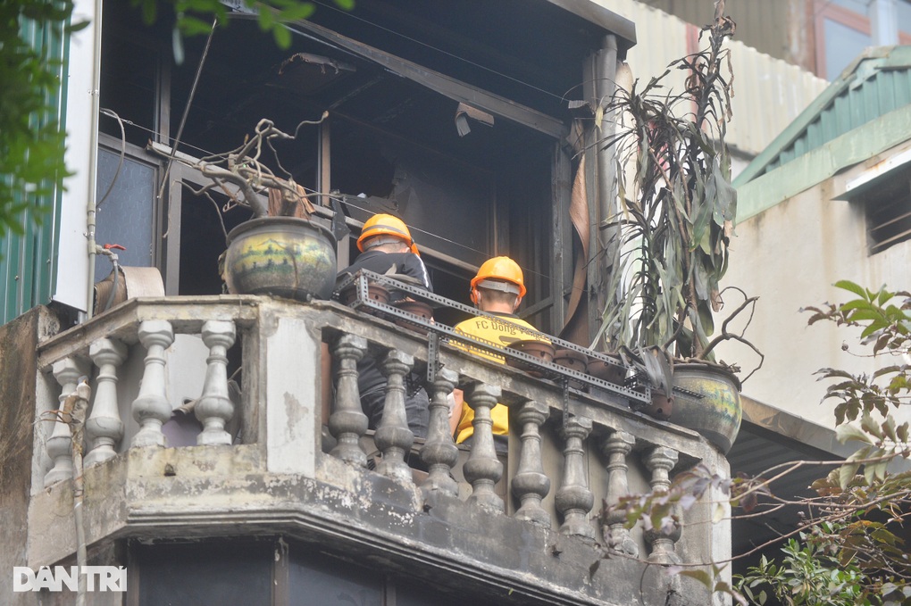 Vụ cháy trên phố cổ: Nhà nhiều lối thoát hiểm nhưng 4 người vẫn tử vong - 3 Vụ cháy trên phố cổ: Nhà nhiều lối thoát hiểm nhưng 4 người vẫn tử vong - 3