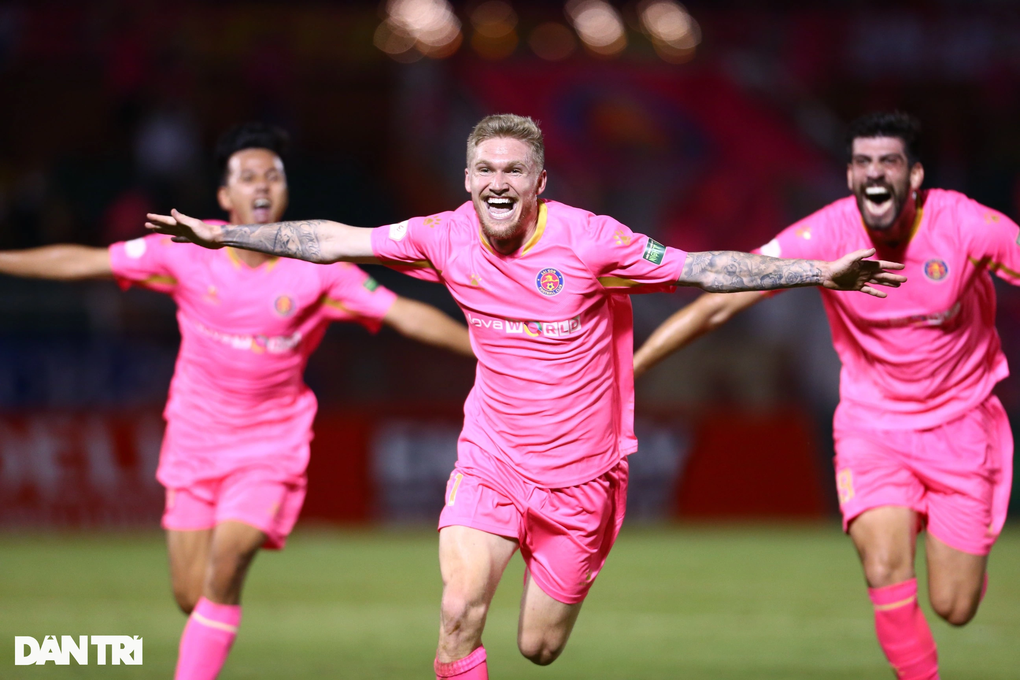 Lee Nguyễn chơi ấn tượng, CLB TPHCM đánh bại Sài Gòn FC - 5 Lee Nguyễn chơi ấn tượng, CLB TPHCM đánh bại Sài Gòn FC - 5