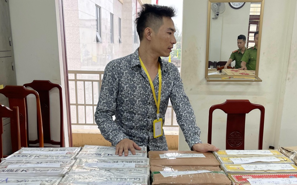 Phát hiện số lượng lớn thiết bị, dụng cụ cờ bạc bịp - 2 Phát hiện số lượng lớn thiết bị, dụng cụ cờ bạc bịp - 2
