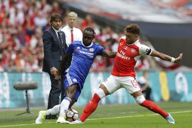 Vượt qua Chelsea, Arsenal giành cúp FA