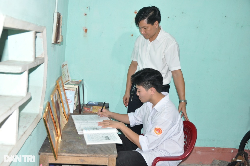 Cậu học trò đội tuyển quốc gia môn Lịch sử mơ ước được đi phẫu thuật - 3 Cậu học trò đội tuyển quốc gia môn Lịch sử mơ ước được đi phẫu thuật - 3