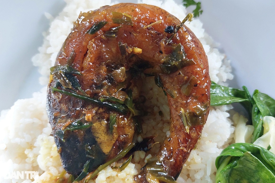 Cá lóc đồng cuộn nướng- kho kiểu Phù Mỹ: Ăn cả tháng không chán - 3 Cá lóc đồng cuộn nướng- kho kiểu Phù Mỹ: Ăn cả tháng không chán - 3
