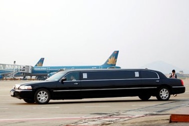 Limousine đón xá lợi về Ninh Bình