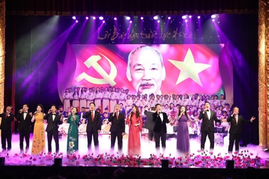 Lắng đọng cảm xúc với chương trình “Lời Bác dặn trước lúc đi xa”