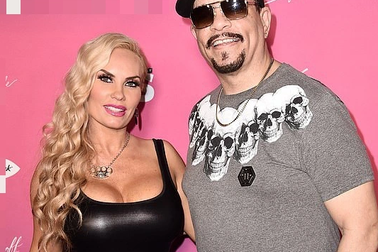 Coco Austin diện váy gắn đinh lạ mắt