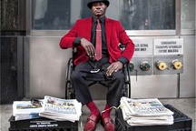 Người bán báo “chất” nhất New York, đến tín đồ thời trang cũng "chào thua"