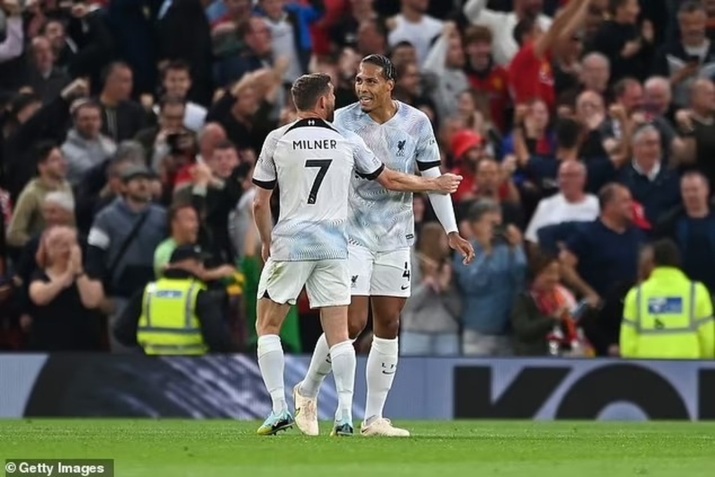 Liverpool thất bại trước Man Utd, Van Dijk bị chỉ trích thậm tệ - 2 Liverpool thất bại trước Man Utd, Van Dijk bị chỉ trích thậm tệ - 2