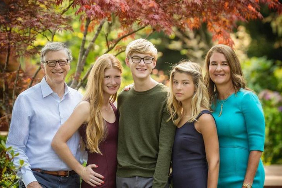 Tỷ phú Bill Gates: Lập quy tắc, con đủ 13 tuổi mới được sử dụng điện thoại - 1 Tỷ phú Bill Gates: Lập quy tắc, con đủ 13 tuổi mới được sử dụng điện thoại - 1