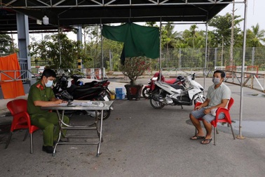 Tài xế "biến hóa" giấy xét nghiệm để qua chốt kiểm dịch