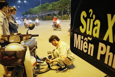 Anh xe ôm nghèo thích lo chuyện bao đồng