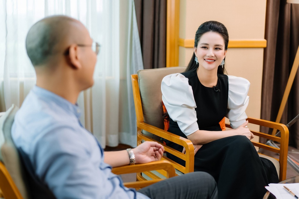 MC Huyền Châu nói về ước mong trong năm mới - 2 MC Huyền Châu nói về ước mong trong năm mới - 2