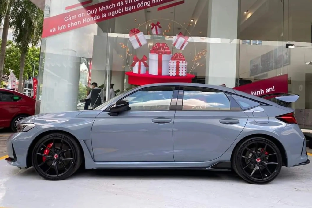 Cường Đôla bổ sung Honda Civic Type R vào dàn siêu xe hơn 100 tỷ đồng - 3 Cường Đôla bổ sung Honda Civic Type R vào dàn siêu xe hơn 100 tỷ đồng - 3