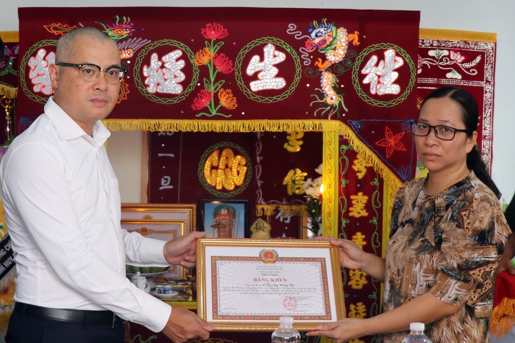 Trung tá quân đội hy sinh khi cứu 2 người: Truy tặng bằng khen - 1 Trung tá quân đội hy sinh khi cứu 2 người: Truy tặng bằng khen - 1
