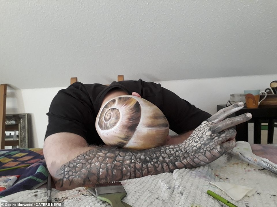 Bà bầu hóa thành bồ nông và gấu mèo qua nghệ thuật body-painting - 12 Bà bầu hóa thành bồ nông và gấu mèo qua nghệ thuật body-painting - 12