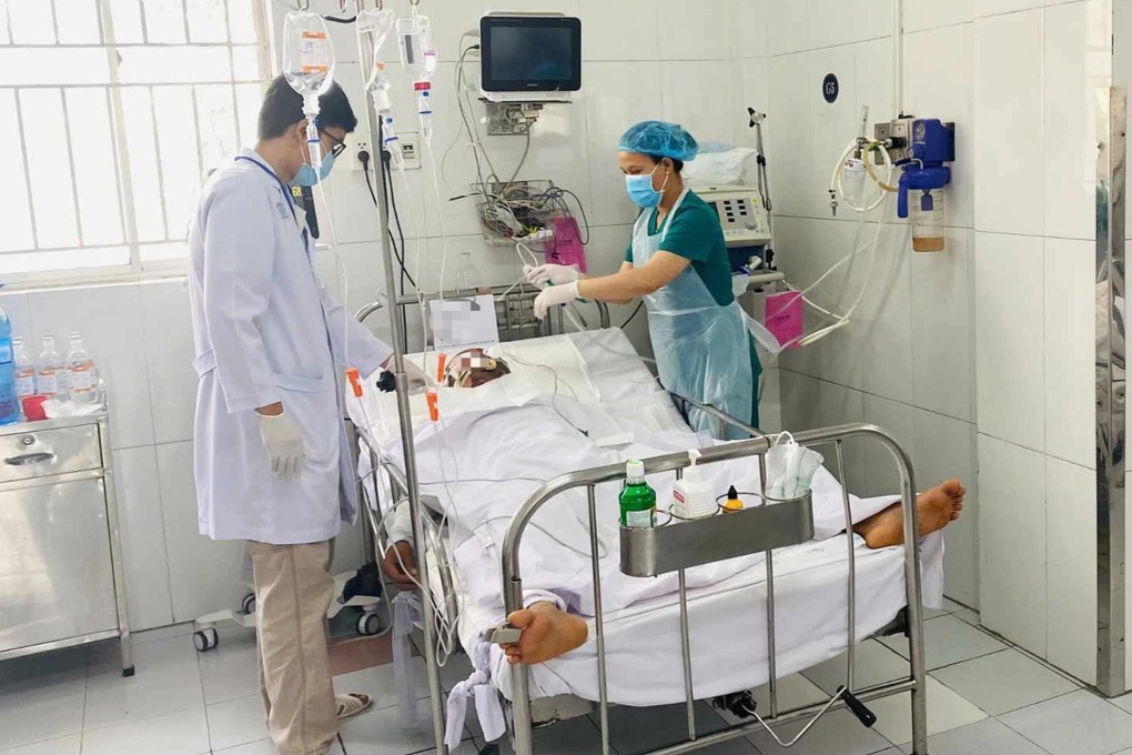 Cháy lớn sau tiếng nổ ở Cà Mau: 10 người thương vong, nhiều ca bỏng nặng - 2 Cháy lớn sau tiếng nổ ở Cà Mau: 10 người thương vong, nhiều ca bỏng nặng - 2