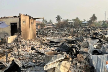 Người Việt hỗ trợ nạn nhân động đất, ám ảnh cả làng bị thiêu rụi ở Myanmar