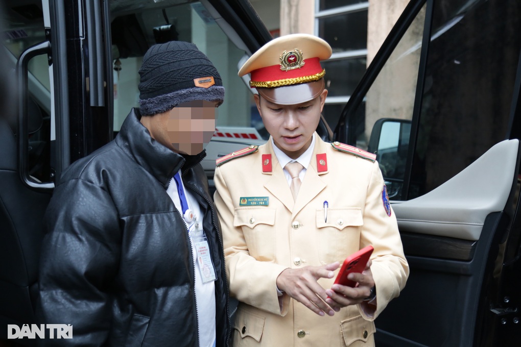 Hà Nội: Nhiều tài xế xe khách bất ngờ khi bị xử phạt qua camera hành trình - 3 Hà Nội: Nhiều tài xế xe khách bất ngờ khi bị xử phạt qua camera hành trình - 3