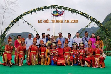 Hàng nghìn người dự lễ hội “Tràng An kết nối di sản”