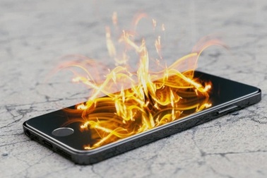 Hành khách phải sơ tán khẩn cấp khỏi máy bay vì smartphone bất ngờ phát nổ