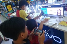 Những đứa trẻ... smart phone