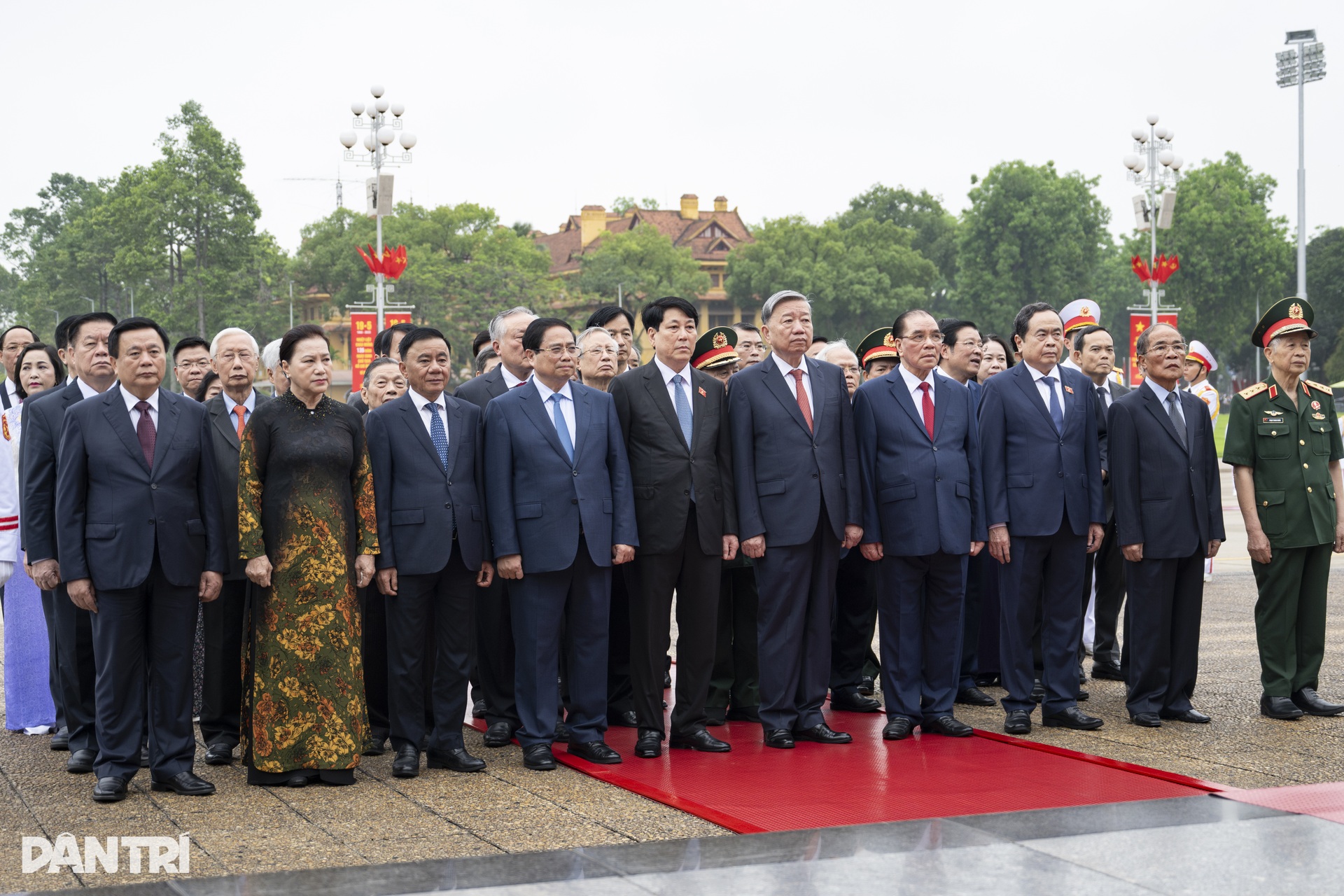 Sáng nay lãnh đạo Đảng, Nhà nước vào Lăng viếng Chủ tịch Hồ Chí Minh - 3 Sáng nay lãnh đạo Đảng, Nhà nước vào Lăng viếng Chủ tịch Hồ Chí Minh - 3