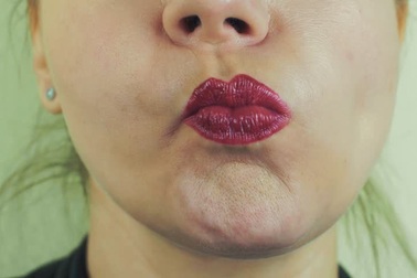 Phải ra tòa vì… giọng hát gây “phiền lòng” hàng xóm