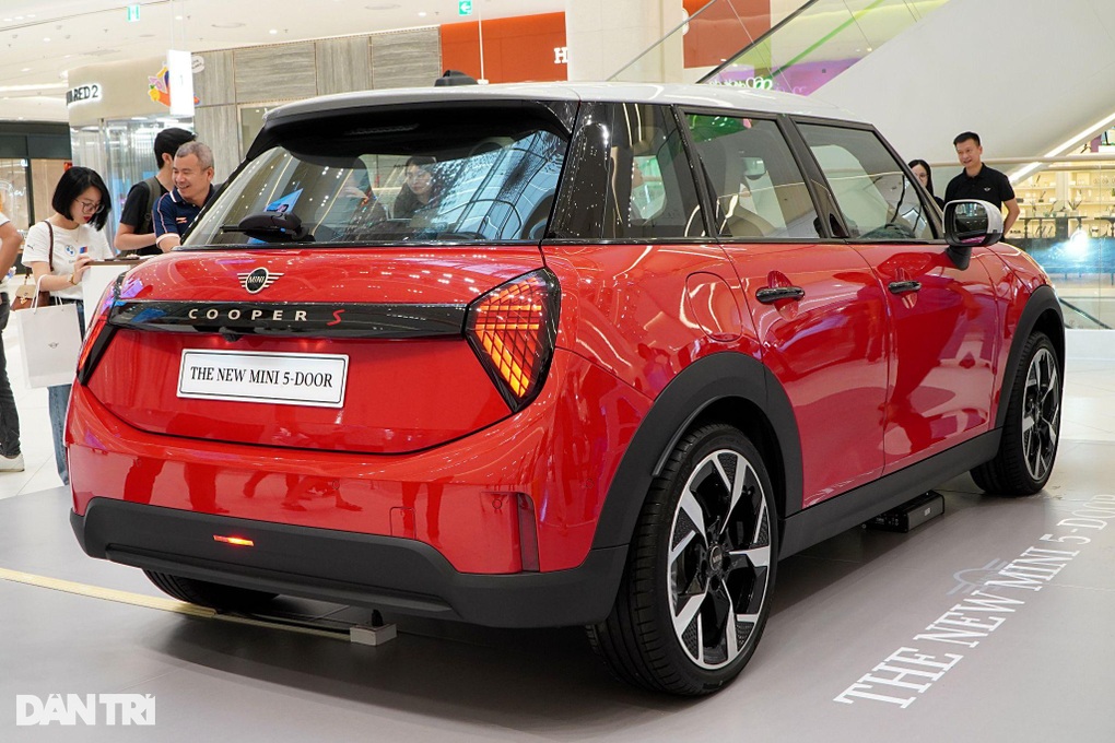 Quý tộc tí hon Mini Cooper 2025 ra mắt Việt Nam, giá 2,1 tỷ đồng - 2 Quý tộc tí hon Mini Cooper 2025 ra mắt Việt Nam, giá 2,1 tỷ đồng - 2