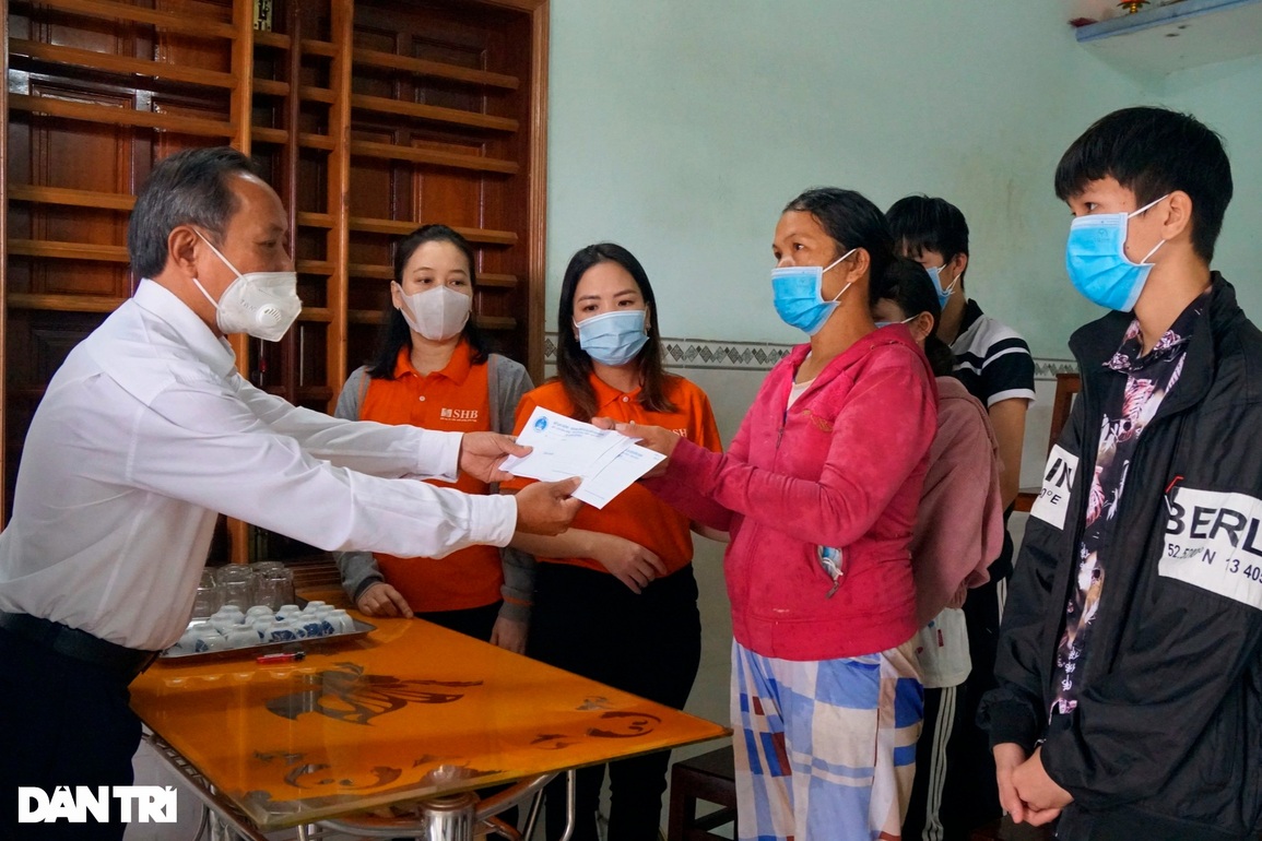 Nhiều chính sách đặc thù hỗ trợ người dân khó khăn do Covid-19 - 2 Nhiều chính sách đặc thù hỗ trợ người dân khó khăn do Covid-19 - 2
