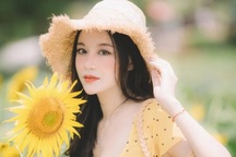 Hot girl ĐH Thương mại gây thương nhớ với bộ ảnh bên hoa hướng dương