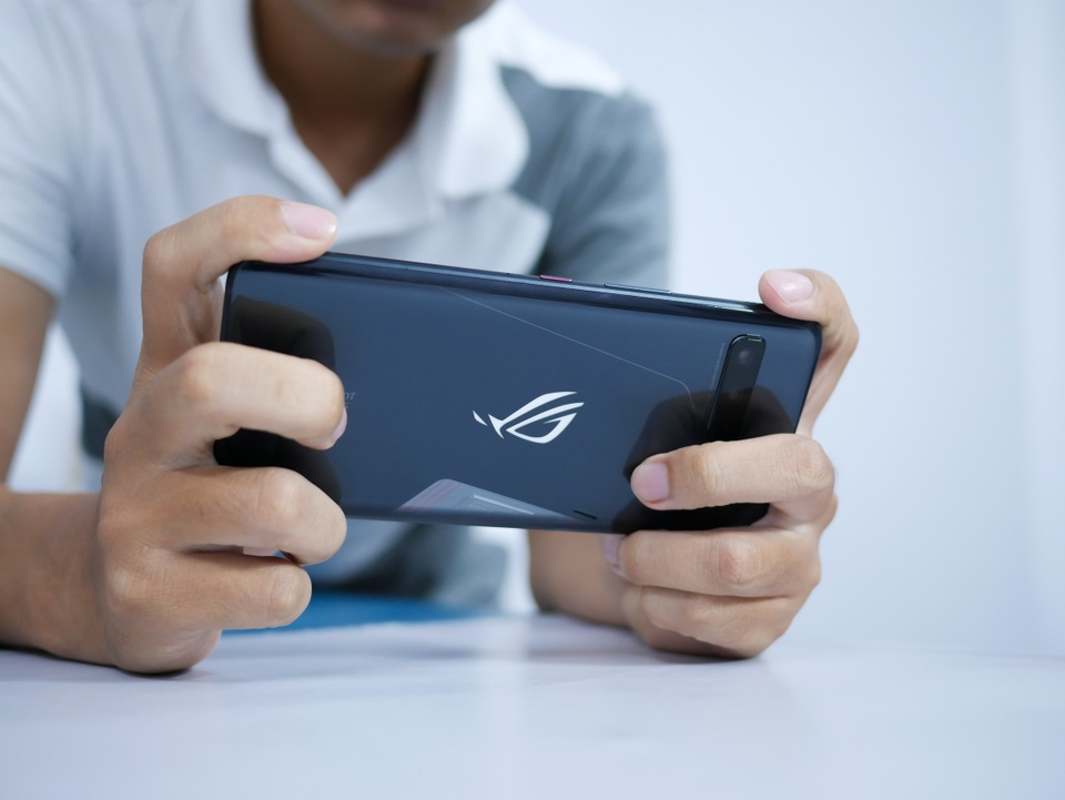 ROG Phone 3 về Việt Nam, giá từ 15 triệu đồng - 2 ROG Phone 3 về Việt Nam, giá từ 15 triệu đồng - 2