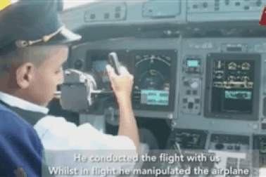 Để cậu bé 10 tuổi lái máy bay, hai phi công bị đình chỉ công tác