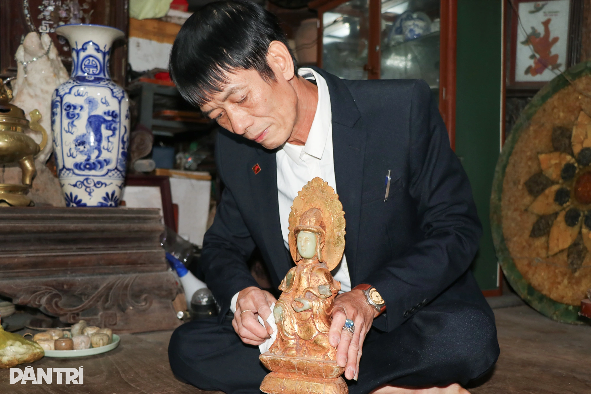 Tượng Phật ngọc mạ vàng quý hiếm trong bộ sưu tập xác lập kỷ lục Việt Nam - 7 Tượng Phật ngọc mạ vàng quý hiếm trong bộ sưu tập xác lập kỷ lục Việt Nam - 7