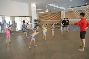 Cư dân nhí trải nghiệm mùa hè “cực đã” tại bể bơi Vinhomes