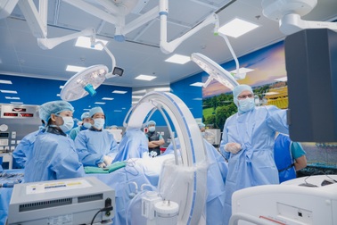 Phẫu thuật thoái hóa cột sống: Hồi phục nhanh, tránh biến chứng nhờ công nghệ C-arm 3D