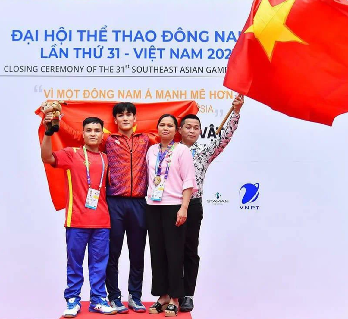Vận động viên đấu vật điển trai tựa nam thần tại SEA Games 31 - 2 Vận động viên đấu vật điển trai tựa nam thần tại SEA Games 31 - 2