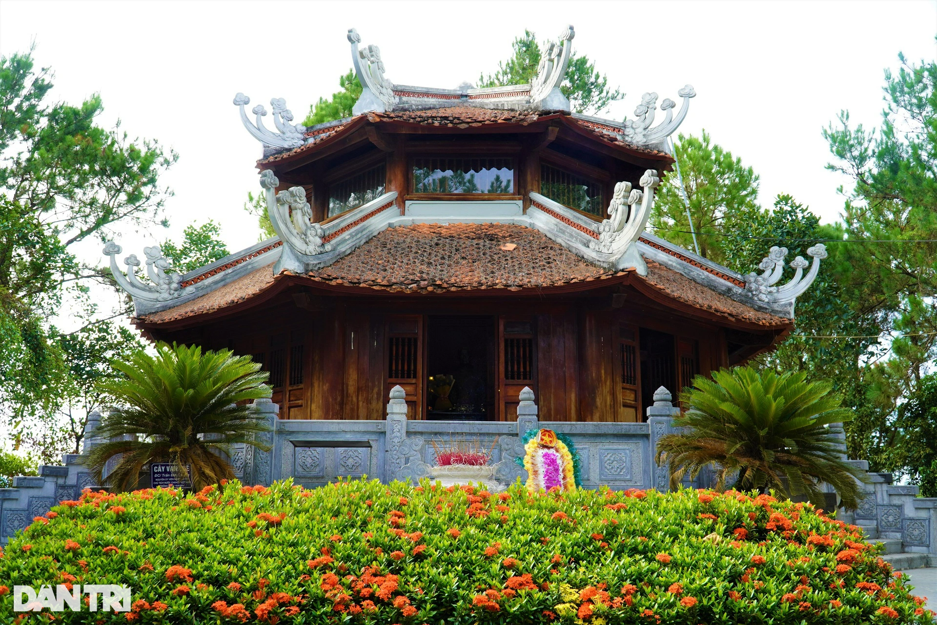 Đền thờ cố Tổng Bí thư Lê Duẩn giữa lòng hồ Kẻ Gỗ - 8 Đền thờ cố Tổng Bí thư Lê Duẩn giữa lòng hồ Kẻ Gỗ - 8
